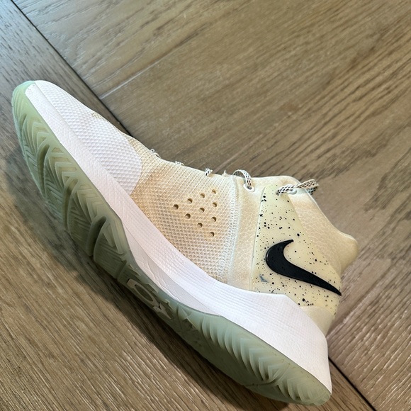 Nike KD Trey 5 Basketball Shoes Size 9.5 Cream Black - Picture 8 of 11
